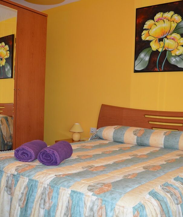 Dormitorio cama doble II