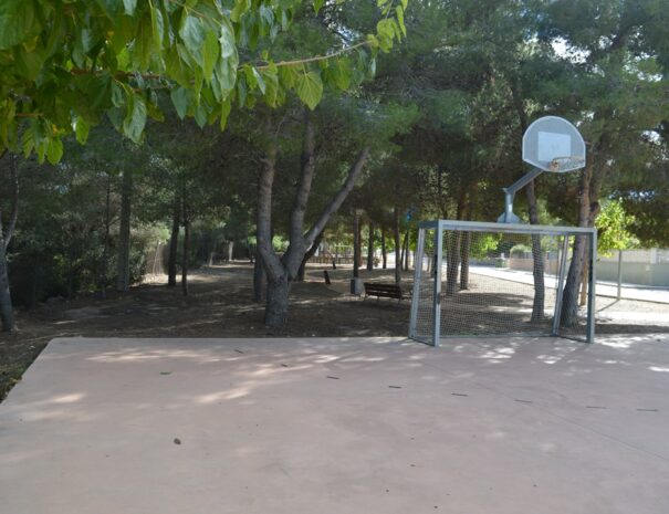 Parque infantil a 100 metros
